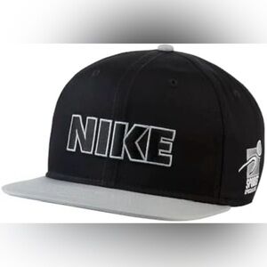 Nike Sportswear Unisex One Size Black Gray Sports Specialty Pro Snapback Hat Cap